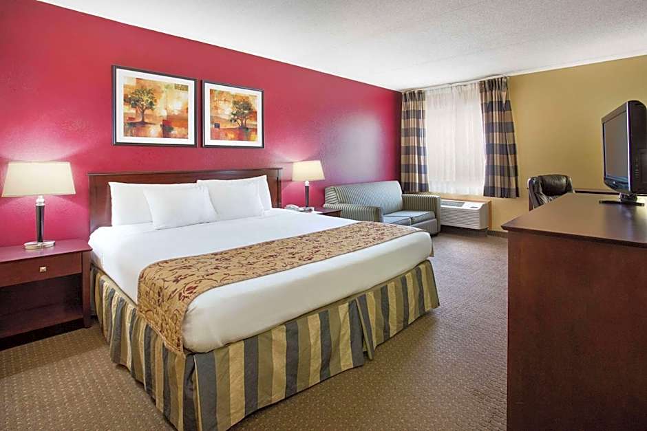 Ramada by Wyndham Bettendorf