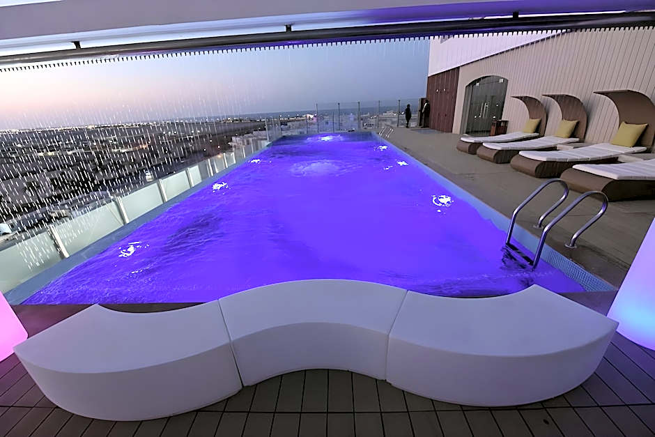 Carnelian Muscat - Airport Hotel