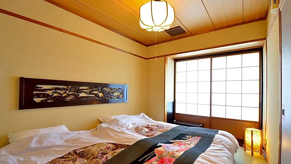Yahiko Onsen Bimimankai Nadaiya