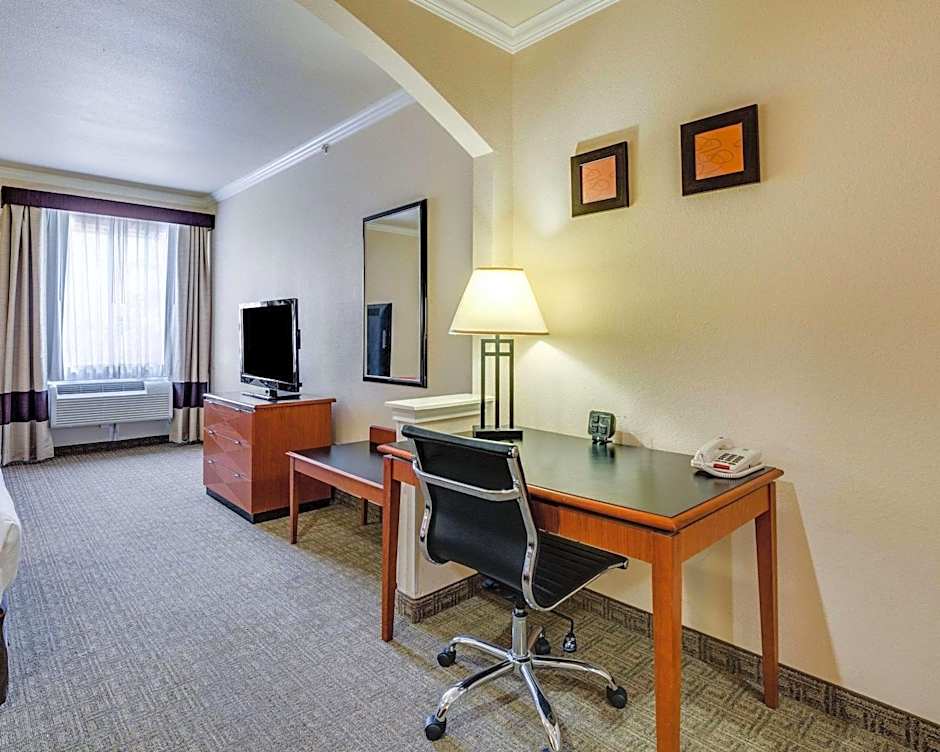 Comfort Suites Deer Park Pasadena