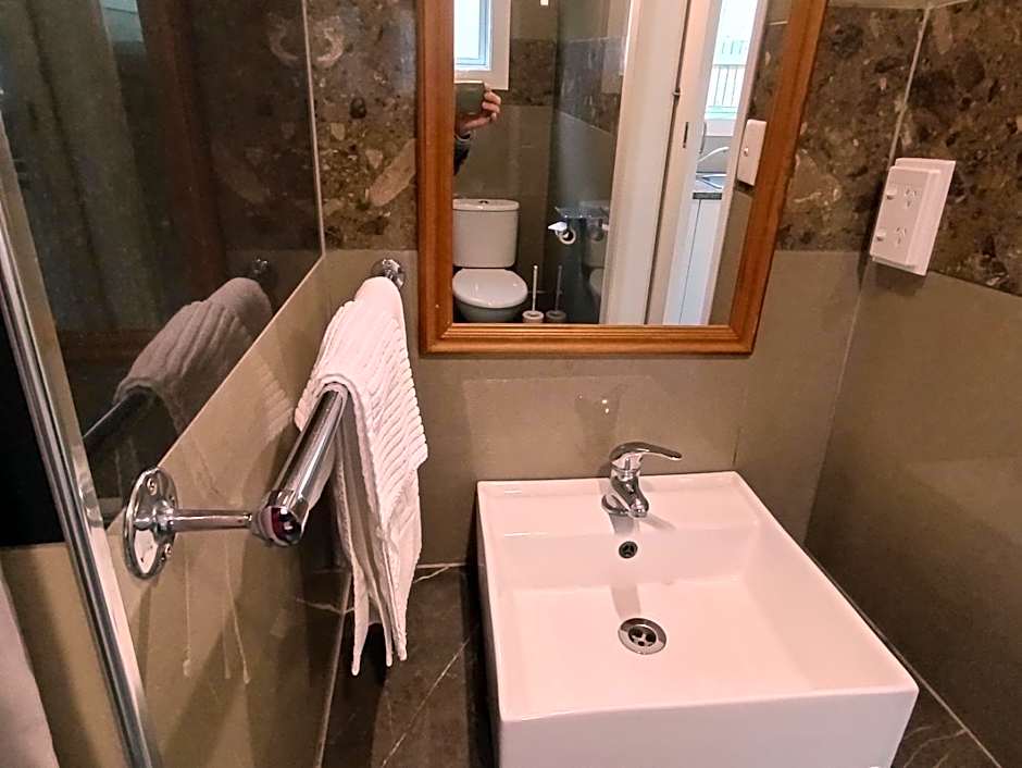 Bayfield Motel and Apartment