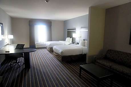 2 Queen Beds, Suite, Nonsmoking