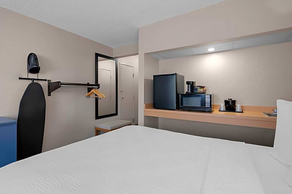 Country Inn & Suites by Radisson, Coon Rapids, MN