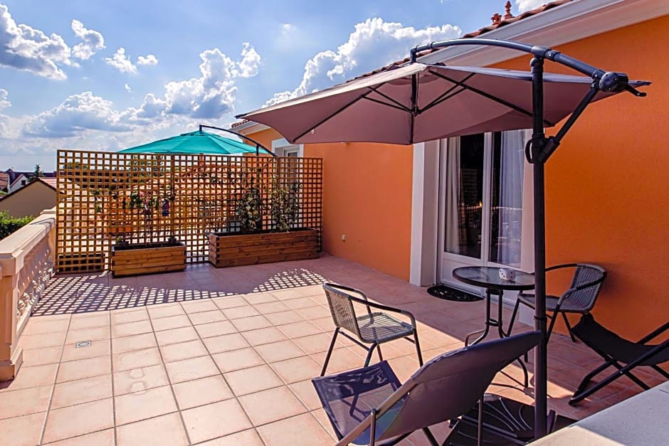 VILLA DES CHENES-Adult only