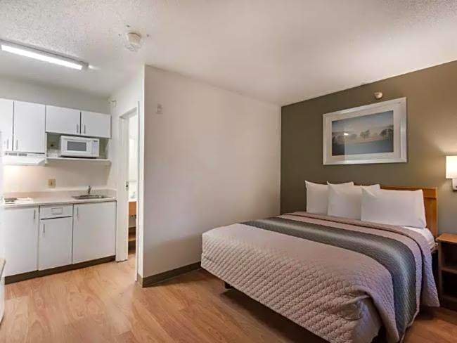 Birch Hill Suites Kansas City - Independence