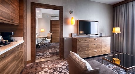 King One Bedroom Suite With Lounge Access