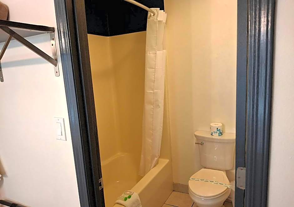 Shady Acre Inn and Suites