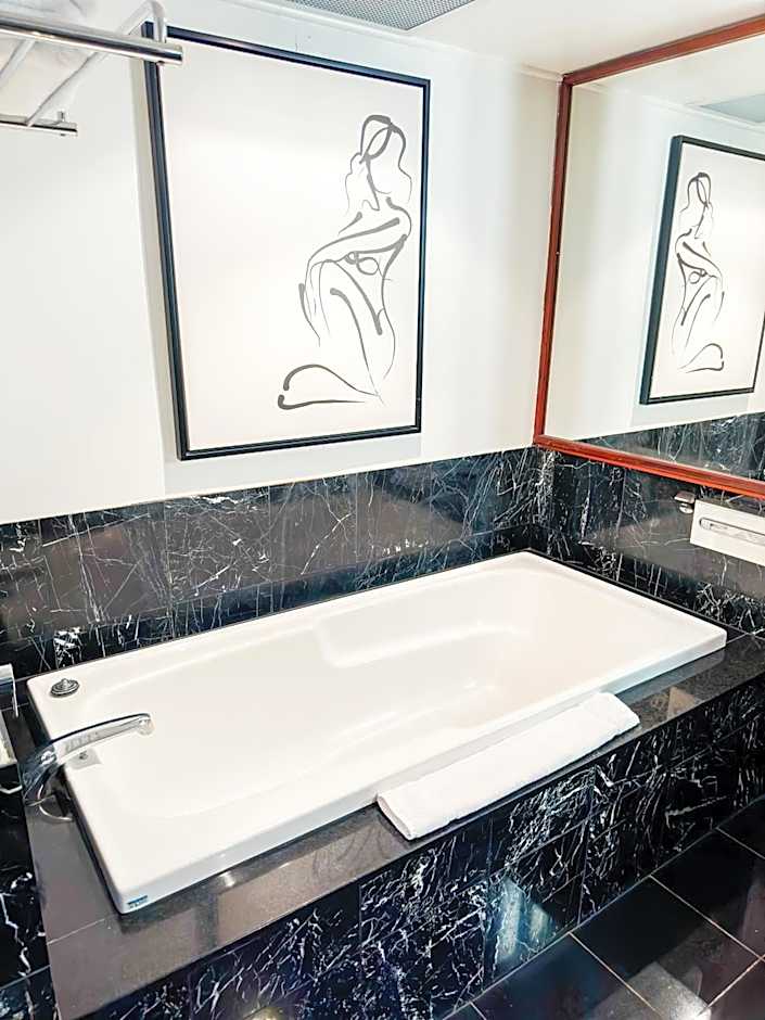 Waves Hotel Byron Bay