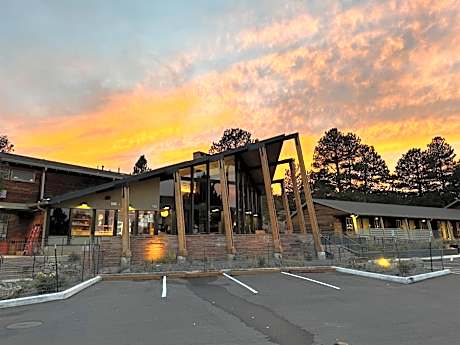 Trailhead Lodge