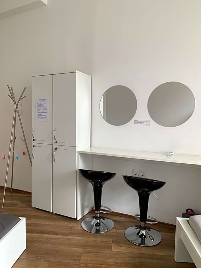 Lovecroatia Zagreb-'Paxnest' HOSTEL, No party! Cozy and quiet! Separated Men and women's Dormitory and Shower room! Indoor shoes provided! Lower beds with curtains for privacy! Maximum 4-5 beds per room! Fully prepared bed sheets! Have Laundry shop