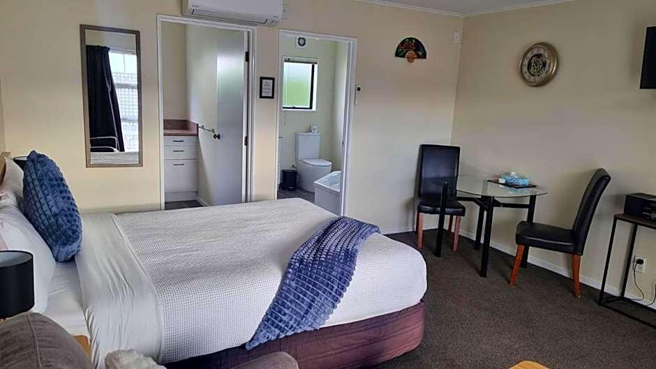 Tudor Lodge Motel