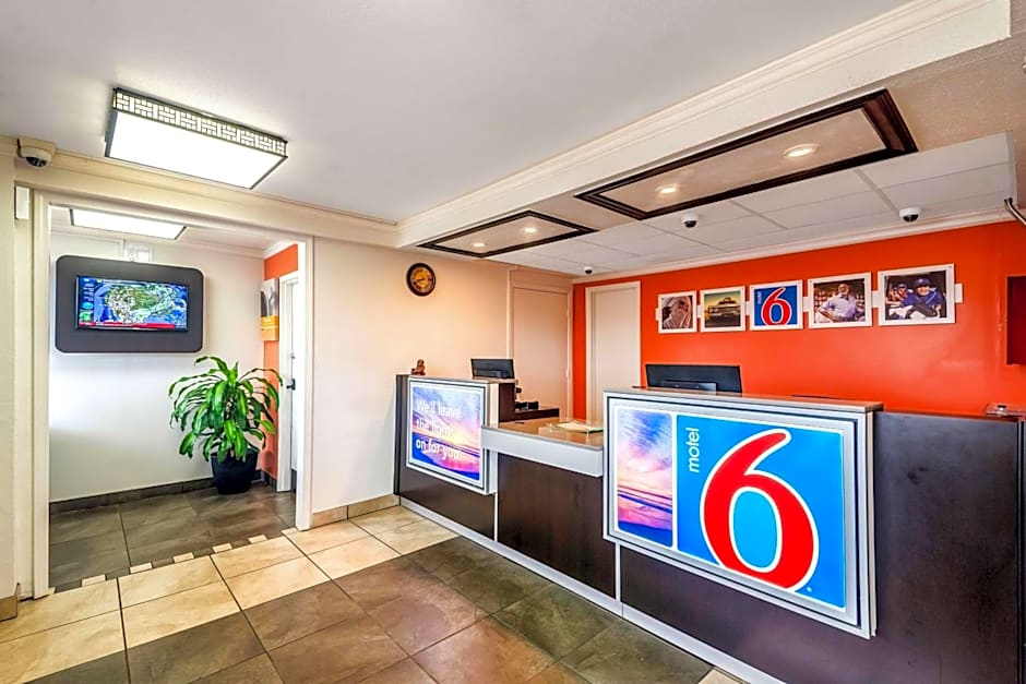 Motel 6-Anniston, AL