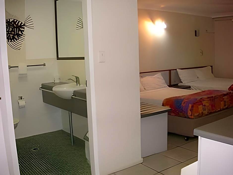 Cairns Holiday Lodge