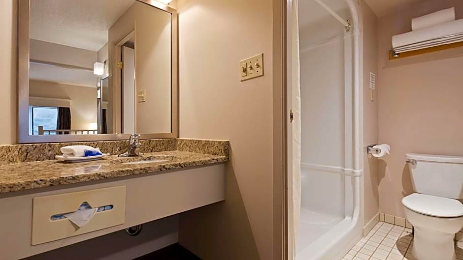 Best Western Plus Lamplighter Inn & Conference Centre