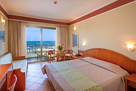 Superior Double or Twin Room with Front Sea View