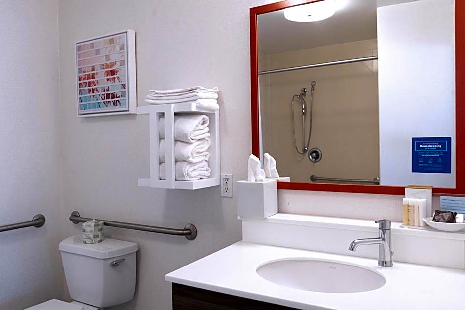 Hampton Inn By Hilton And Suites Seal Beach
