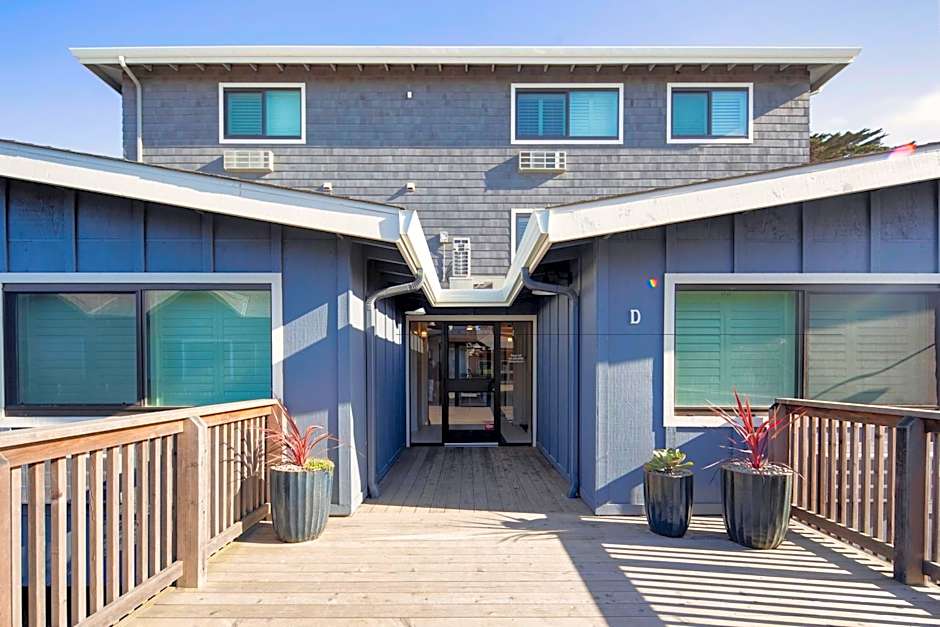 Inn At Moss Landing Point