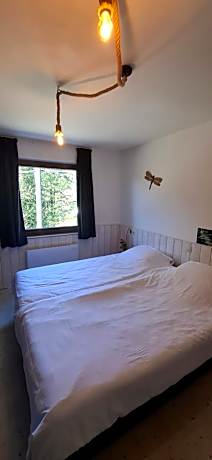 Auberge Chez Dikke Vriend, Chambres et taverne