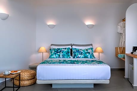Aqua Marine Suite with Indoor Hot Tub and Caldera View