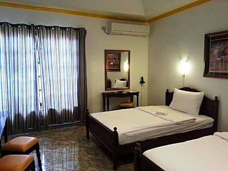 Family Room (4 Adults)