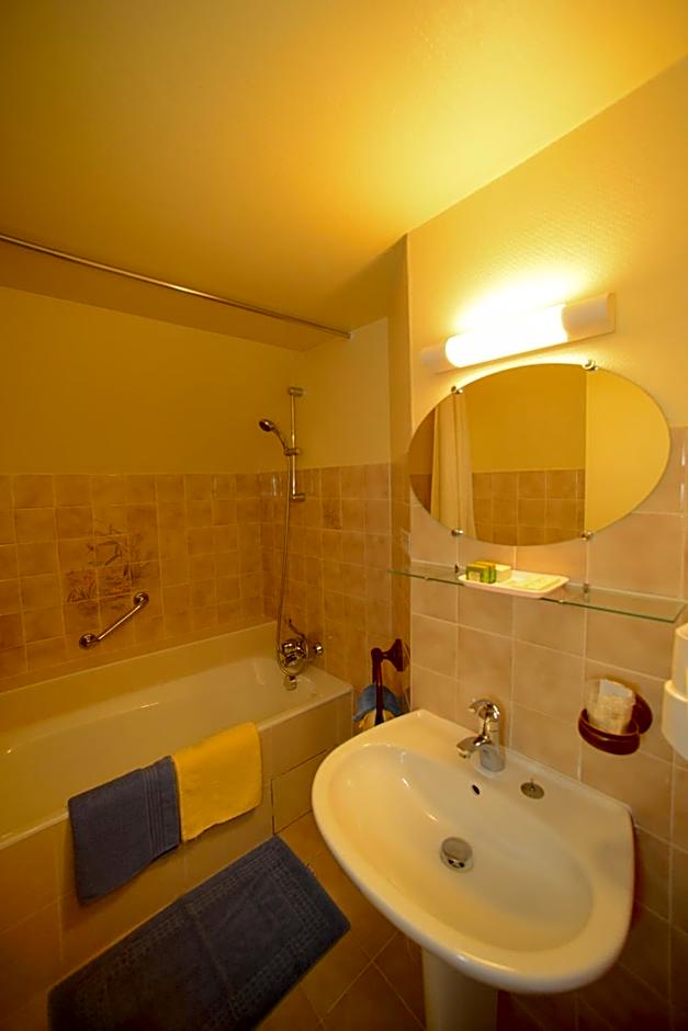 Logis Hôtel Restaurant Manoir De L'Acherie