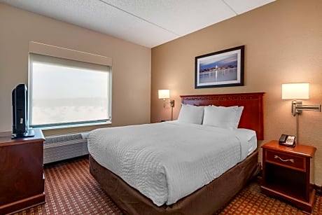 Queen Suite - Accessible