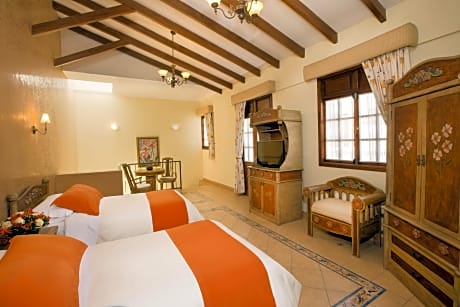 Townhouse - 1 King 3 Single Beds, Non-Smoking, Two Rooms, Two Bathrooms, Balcony, Safe Deposit Box, 