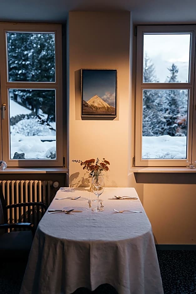 Waldhotel Fletschhorn Panoramic Retreat in Saas Fee
