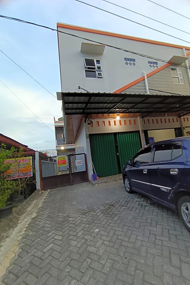 OYO 92806 Penginapan Geby Syariah