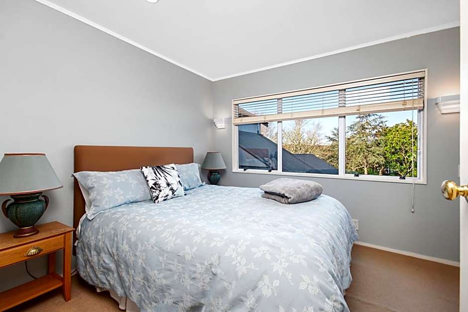 Maxwell's Guest House and Tiny Home