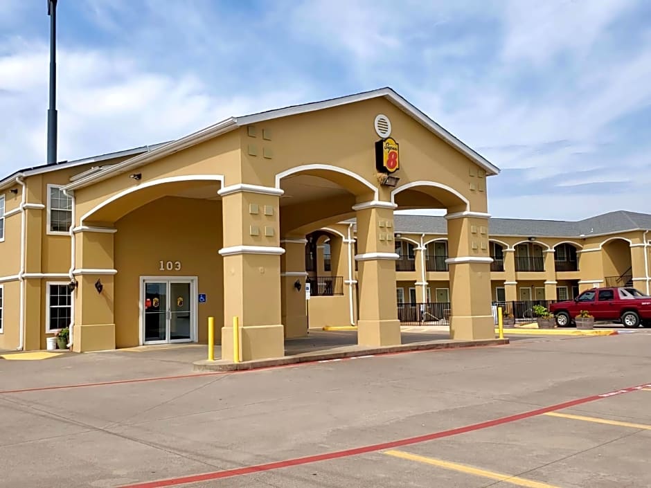 Super 8 by Wyndham Forney/East Dallas