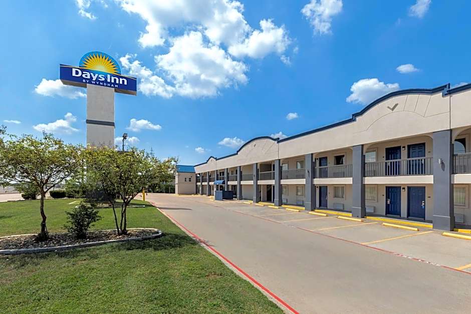 Photo 1 of 26 of Days Inn by Wyndham Temple