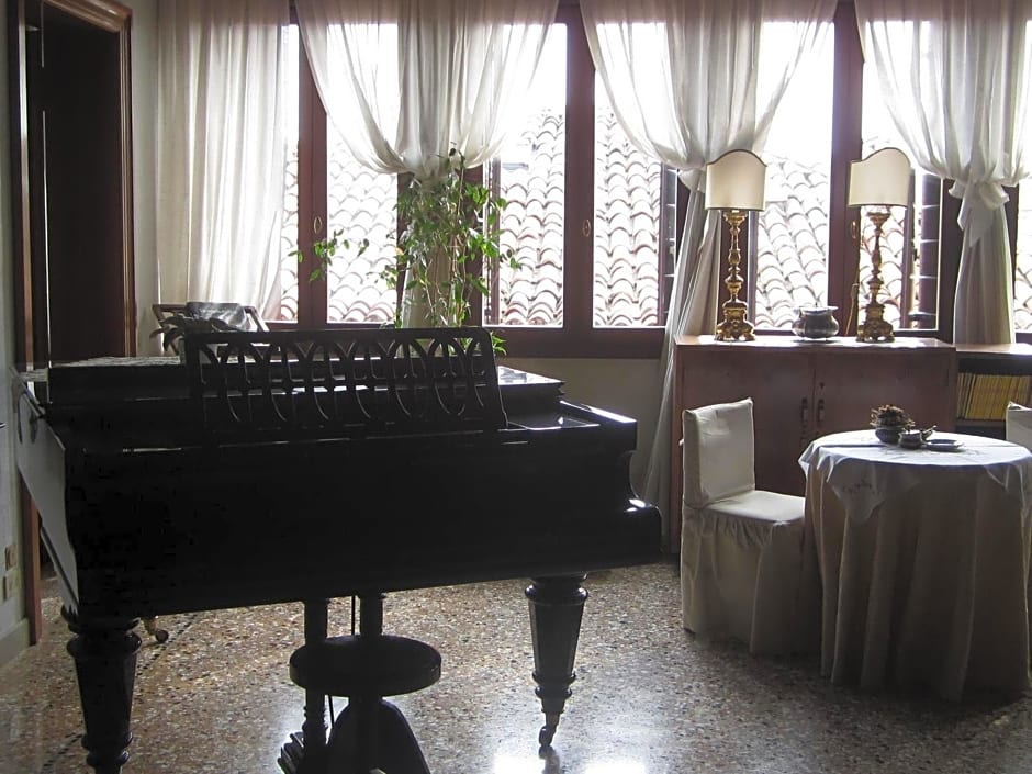 At Home a Palazzo