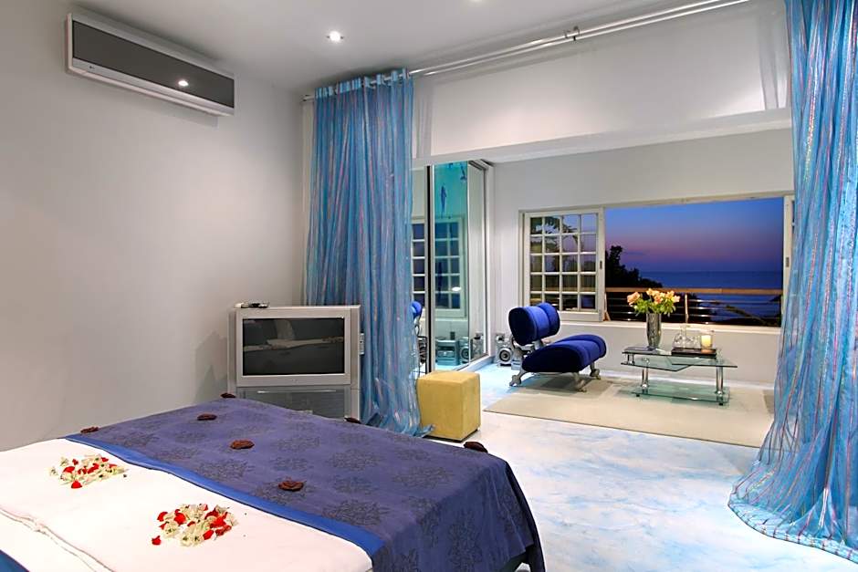 Days At Sea Beach Lodge