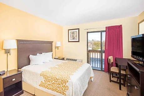 1 queen bed, deluxe mobility accessible room, non-smoking