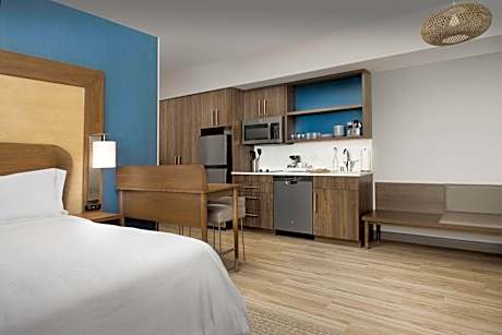 King Studio with Sofa Bed - Hearing Accessible