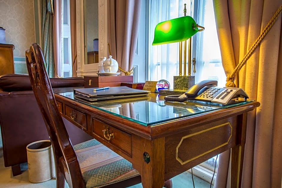 London Elizabeth Hotel