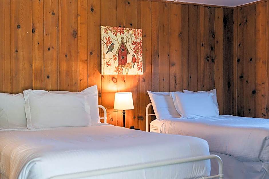 Whispering Winds Motel