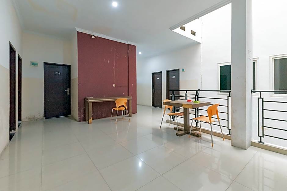 RedDoorz @ Jalan Krakatau Medan