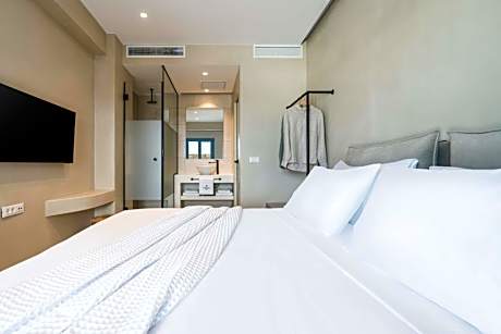 Signature Suite with Private Pool and Sea View