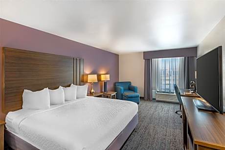 1 KING BED,NSMK,MICRWV,REFRIG,HISPD,FULL BREAKFAST