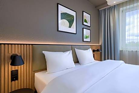 Superior King Room City View