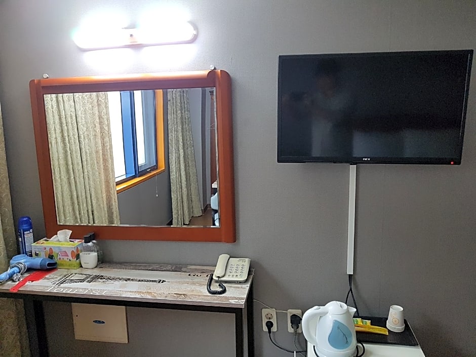 Seongsanpo Sky Hotel