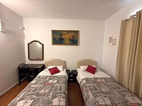 Standard Twin Room with Shared Bathroom