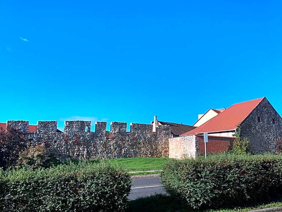 Várfal Wellness Panzió