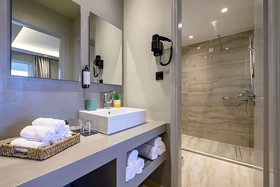 Nicolas Grand Suites, Adults Only