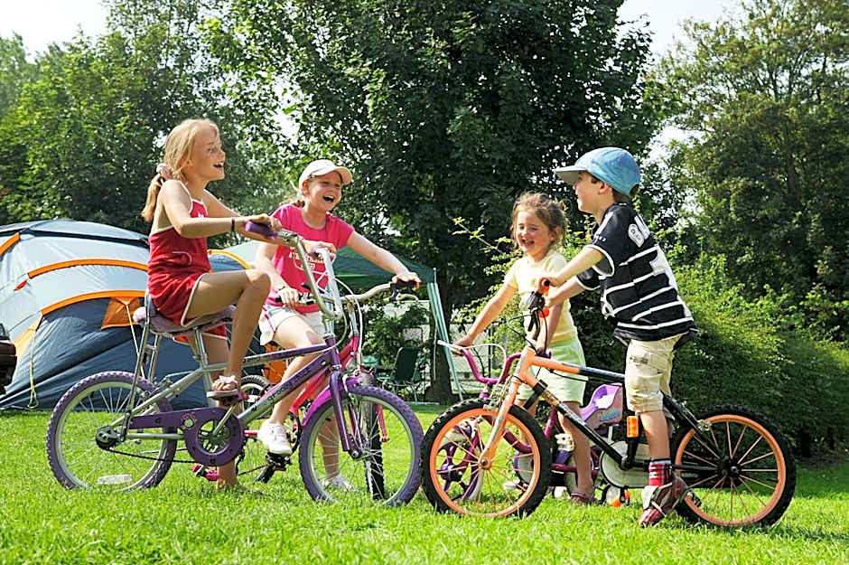 Insolites, Les Ormes, Epiniac