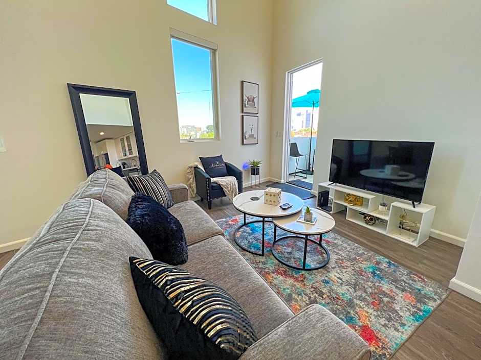 Downtown Los Angeles Skyline balcony view Modern Penthouse