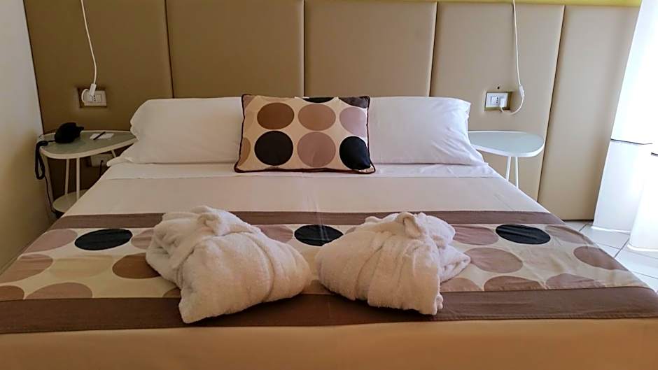 HOTEL TRIONFAL - Fronte Mare - Vicinissimi al Centro