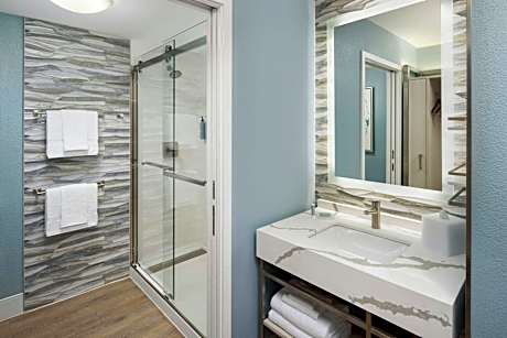 Room, Non Smoking, Balcony (2 Queen Beds and 1 Double Sofa Bed)